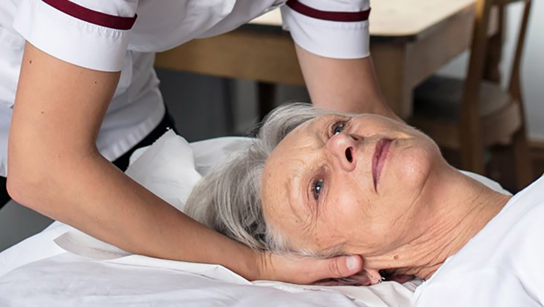 Headaches & migraines: osteopath helping to relieve headaches and migraines pain